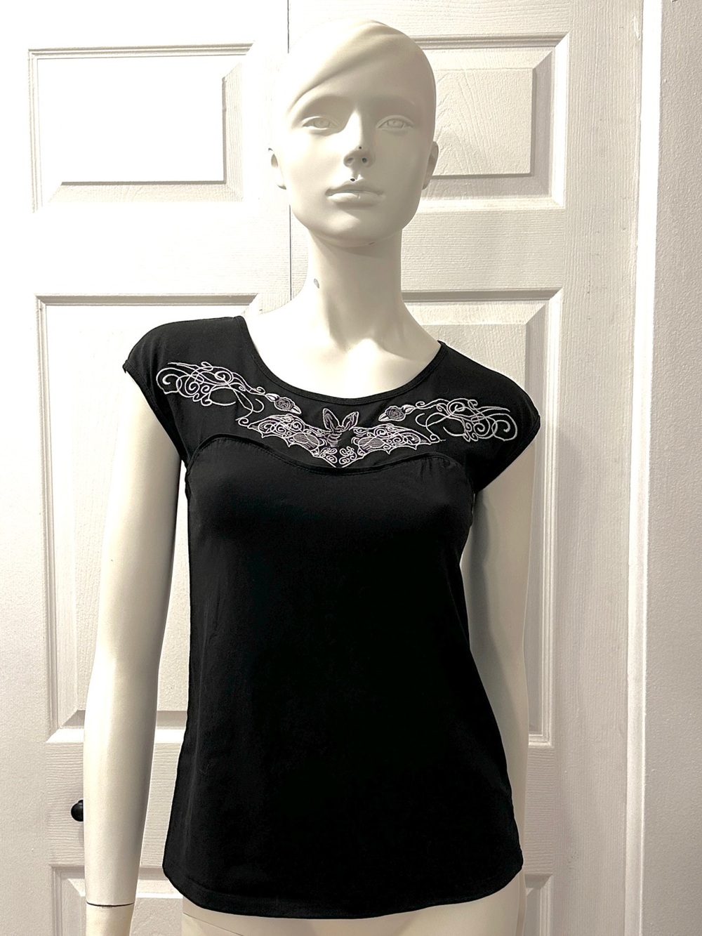 Too Fast Bat Tribal Pattern Short Sleeve Tee